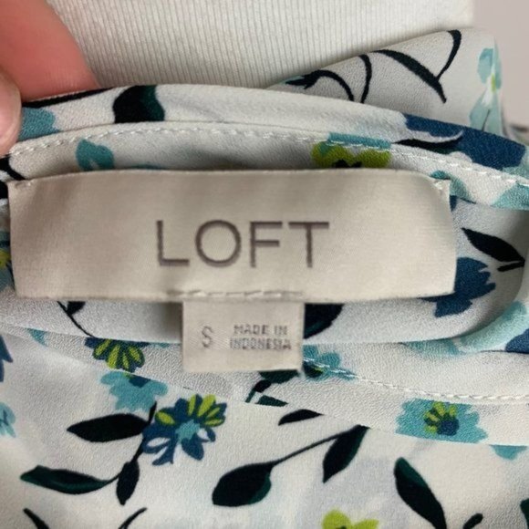Loft floral womens business Blouse size small bell cuffs - Picture 4 of 5